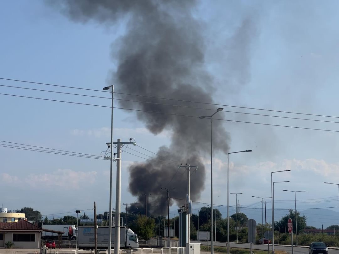 Φωτιά στις εγκαταστάσεις δίπλα από τον βιολογικό καθαρισμό